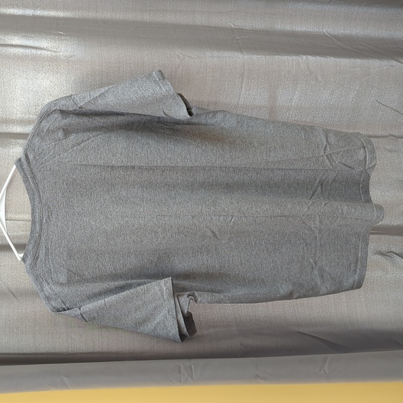 Size large gray UVM University of Vermont t-shirt men's or women's unisex - Picture 3 of 3